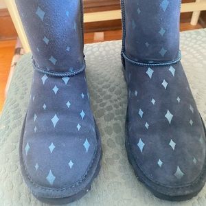 Big girls bear paw boots size 5